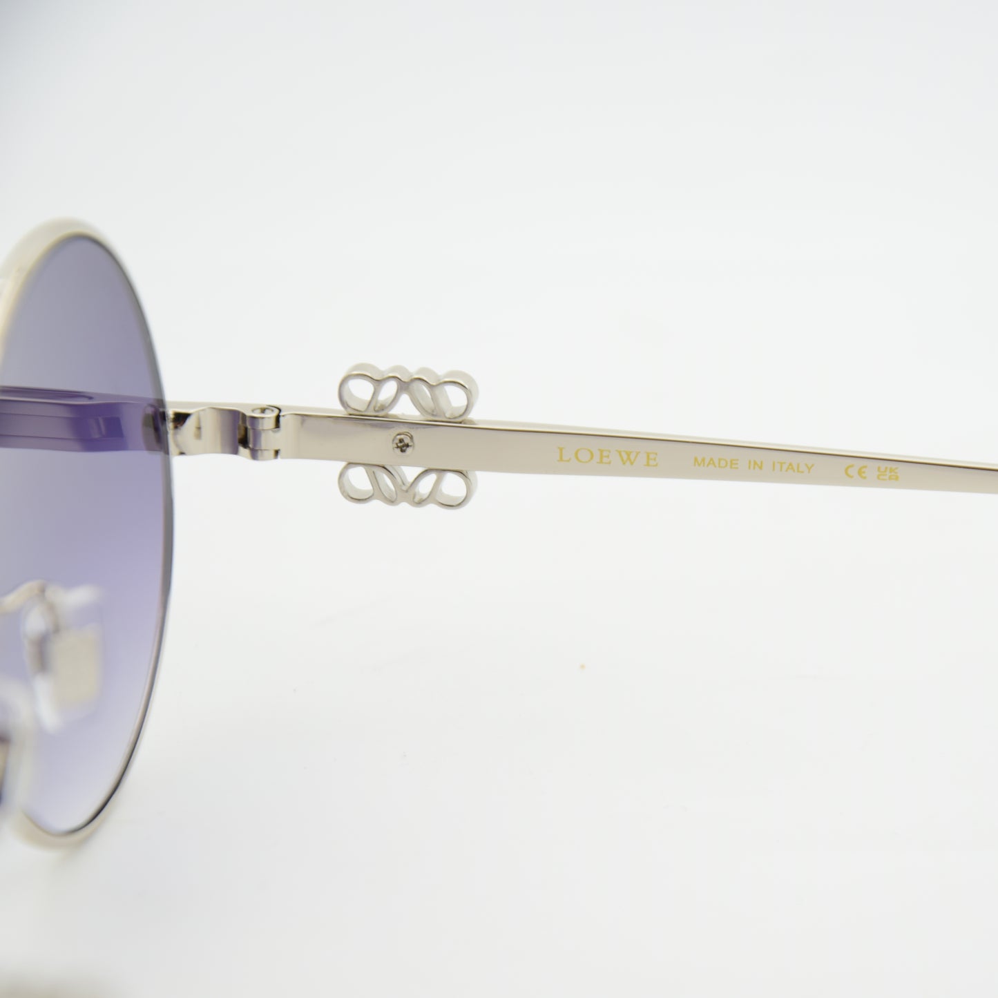 SOLAIRE: LOEWE LW5120S SILVER/BLACK