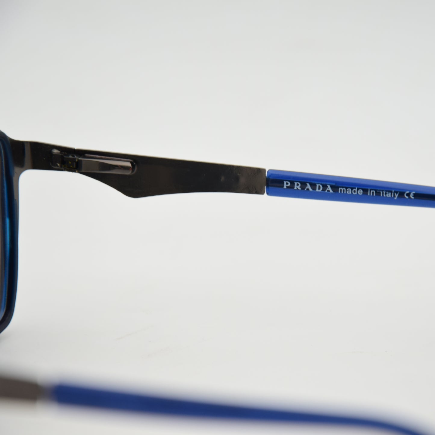 CLIPS: PRADA M8064 BLEU