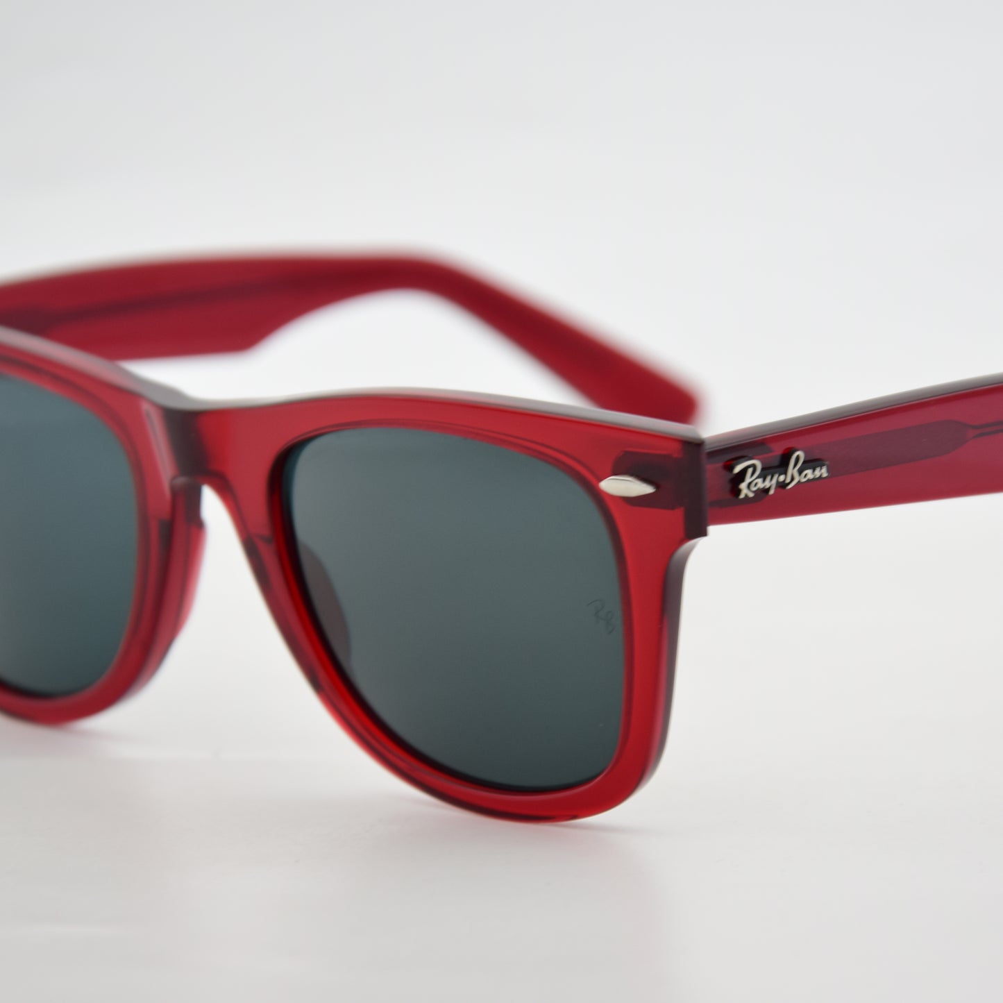 Solaire : Ray-Ban RB2140 WAYFARER Red