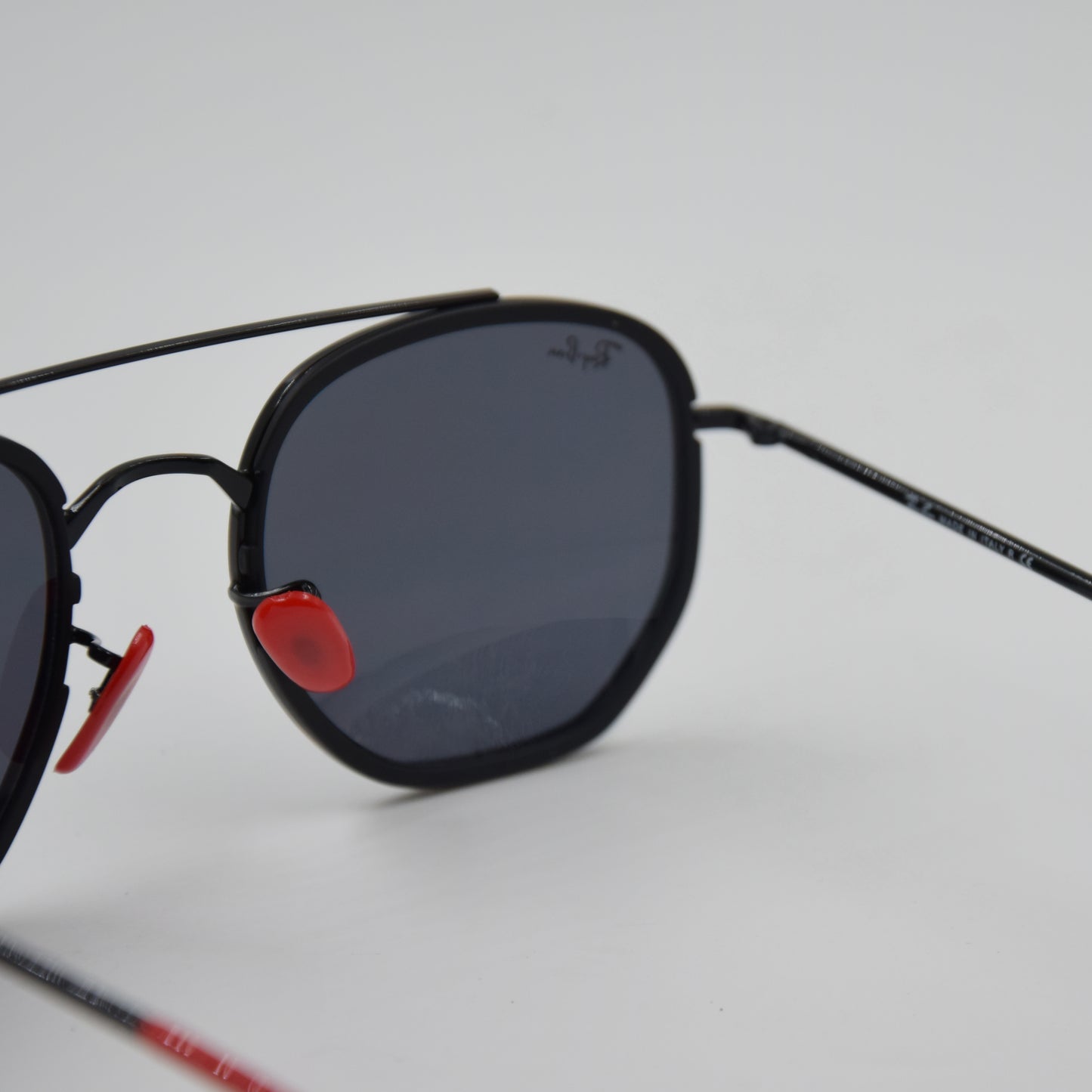 Solaire : Ray-Ban RB3748M Red Ferrari