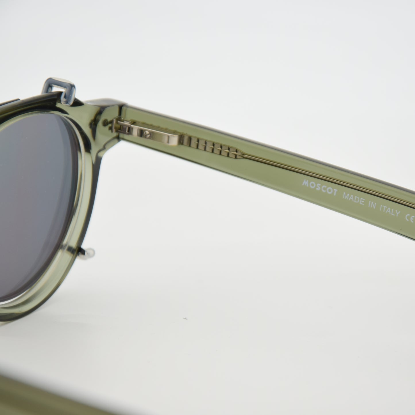 CLIPS : MOSCOT R0084 GREEN C04